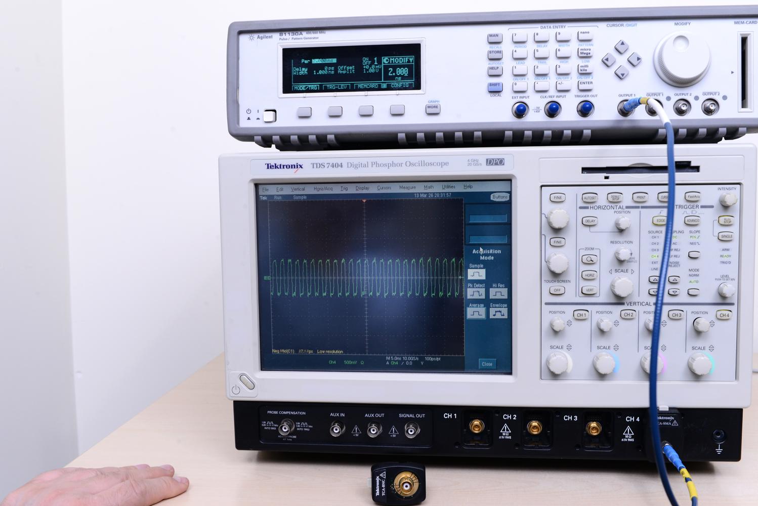 Tektronix TDS7404(OPT:4M ST HT3 JA3 HT3v1.3) 4GHz 20 GS/s